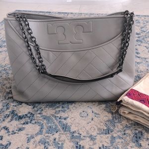 ✨Light Grey Tory Burch Purse✨